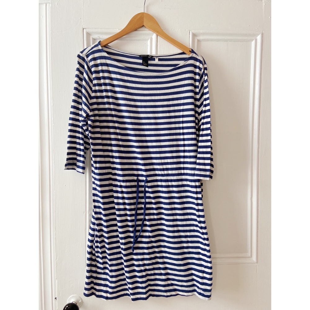 H&M sz L navy and white striped dress.